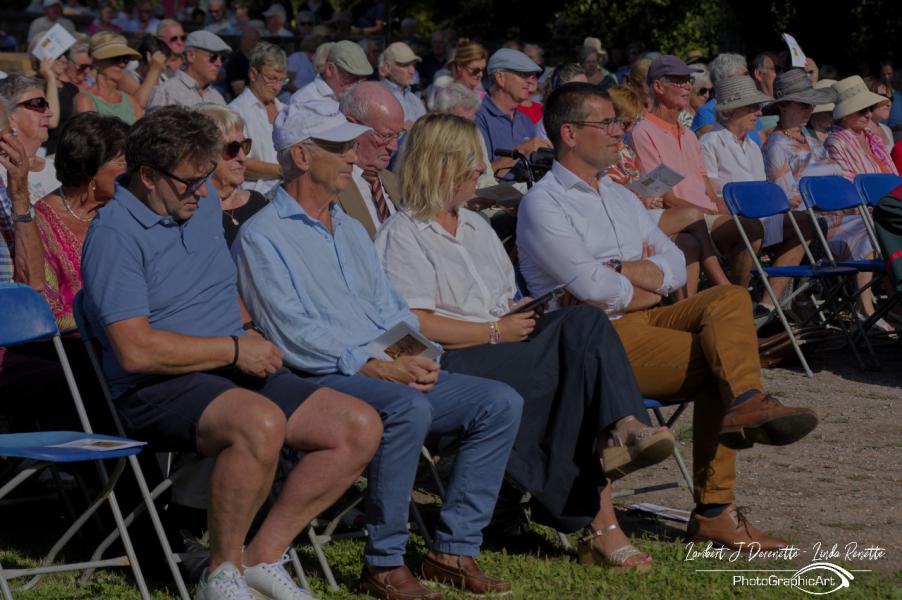 Openluchtviering op de Abdijsite Ten Duinen © Lambert J. Derenette & Linda Renette