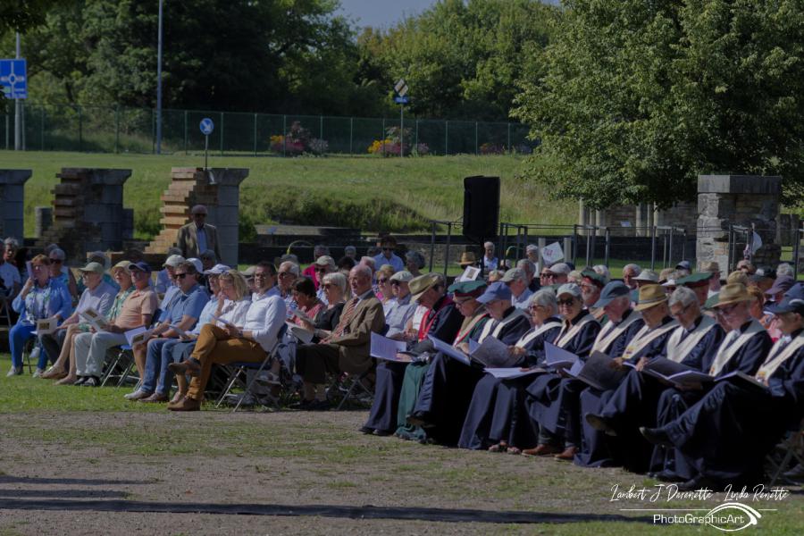 Openluchtviering op de Abdijsite Ten Duinen © Lambert J. Derenette & Linda Renette