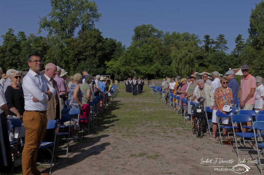 Openluchtviering op de Abdijsite Ten Duinen © Lambert J. Derenette & Linda Renette