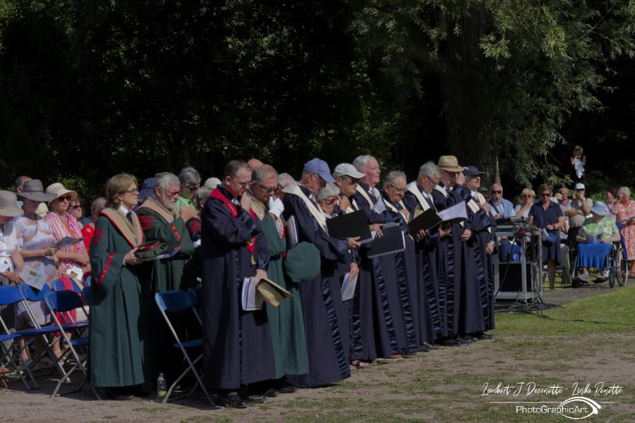 Openluchtviering op de Abdijsite Ten Duinen © Lambert J. Derenette & Linda Renette