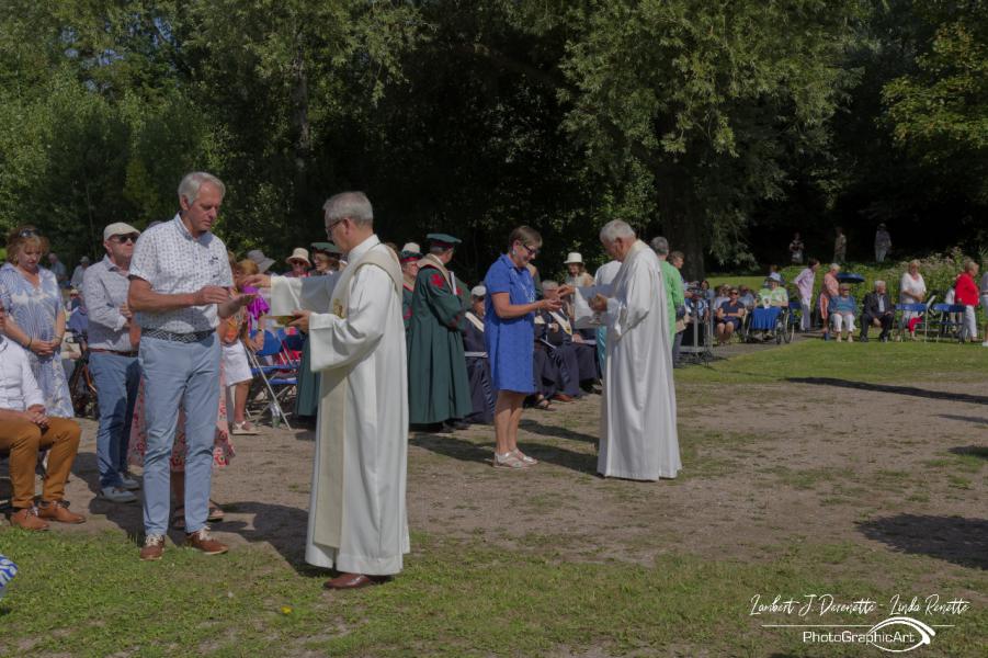 Openluchtviering op de Abdijsite Ten Duinen © Lambert J. Derenette & Linda Renette