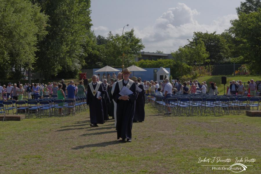 Openluchtviering op de Abdijsite Ten Duinen © Lambert J. Derenette & Linda Renette