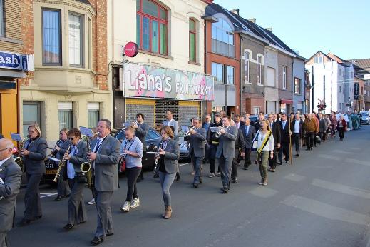 De harmonie van Appelterre-Eichem trok de feestelijkheden op gang © alexander vandaele