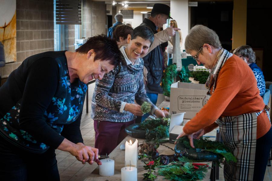 Adventskransen maken in Hasselt © Mine Dalemans