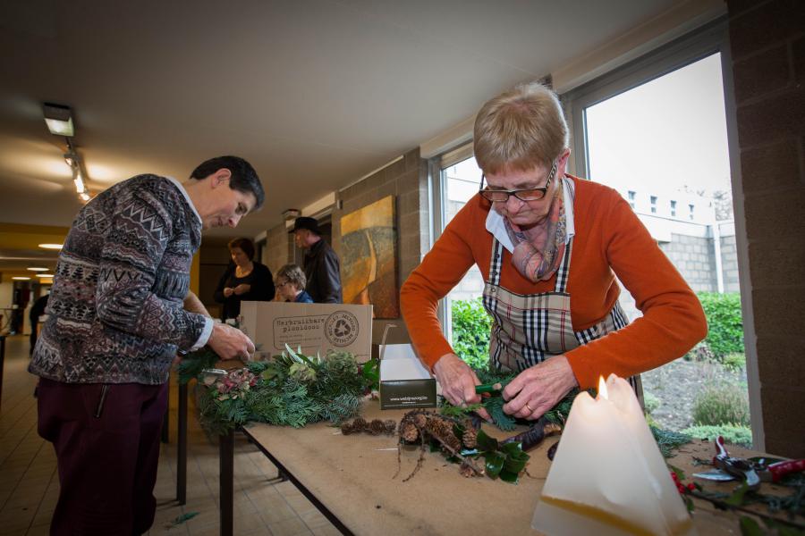 Adventskransen maken in Hasselt © Mine Dalemans