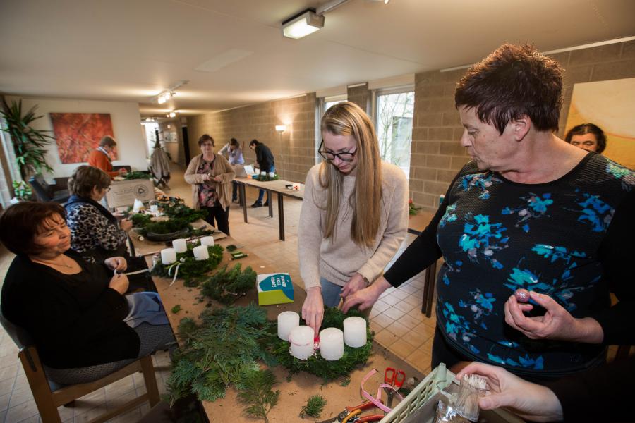 Adventskransen maken in Hasselt © Mine Dalemans