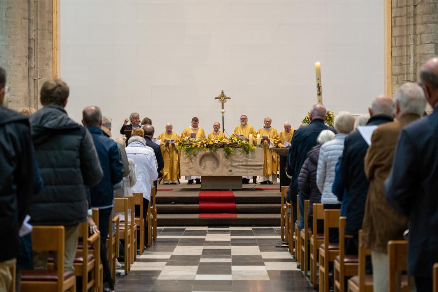 Dank- en afscheidsviering van deken Marc Verwaeren in de Sint-Martinuskerk op 17 september 2022. © Eric Breckpot