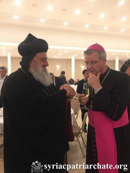 Samen met bisschop Bonny © Syrisch-orthodoxe patriarchaat van Antiochië