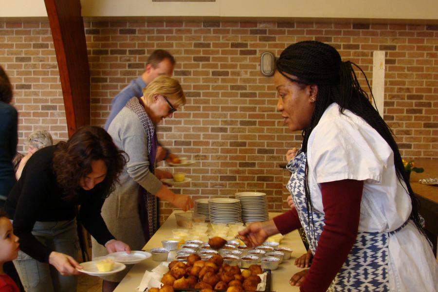 Arlette en haar Afrikaanse oliebollen. 