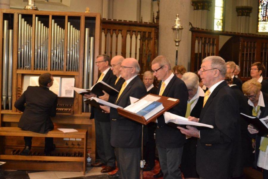 Fideskoor zingt het Te Deum © Kerk Sint-Gillis-Waas / Urbain Van Kemseke