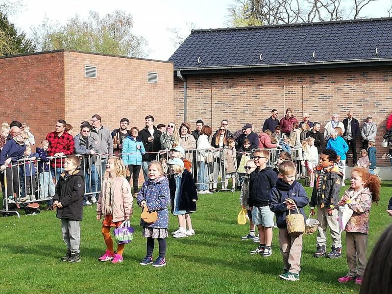 In spanning wachten op de klok met haar waardevolle lading © Anita