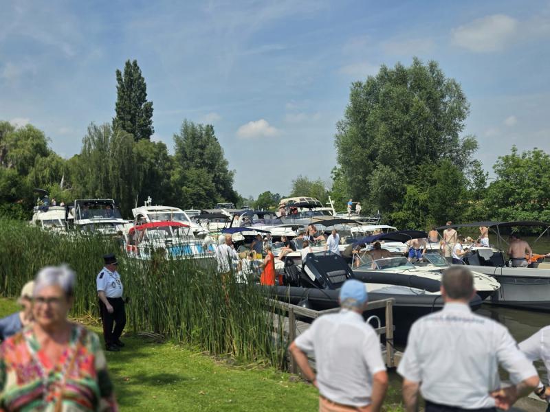75STE BOOTWIJDING © © 