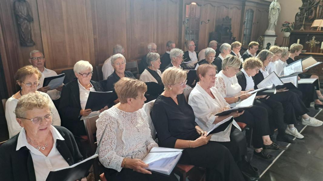  Dank aan het St. Stefanuskoor en Vincentkoor om het opluisteren van de viering. 