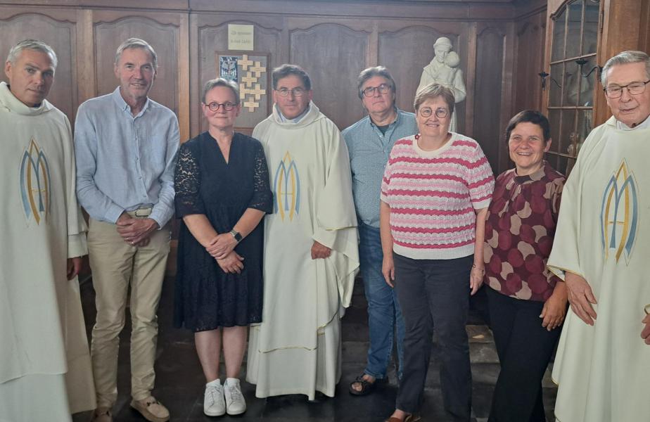  Bisschop Lode met enkele teamleden van onze pastorale eenheid. 