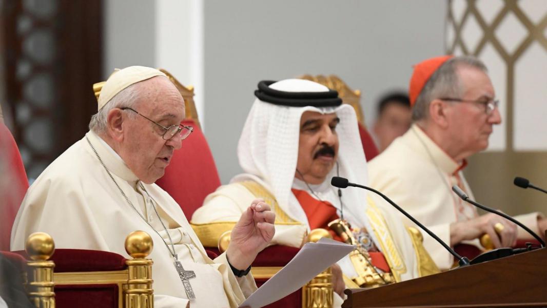 Paus Franciscus spreekt de religieuze leiders toe © Vatican Media