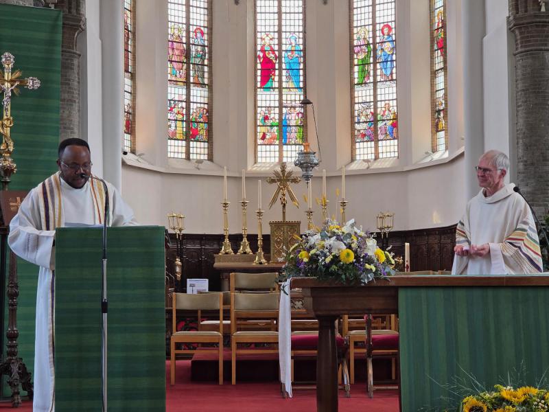 Woordje van priester Johannes voor priester Jos © Geertrui Decrock