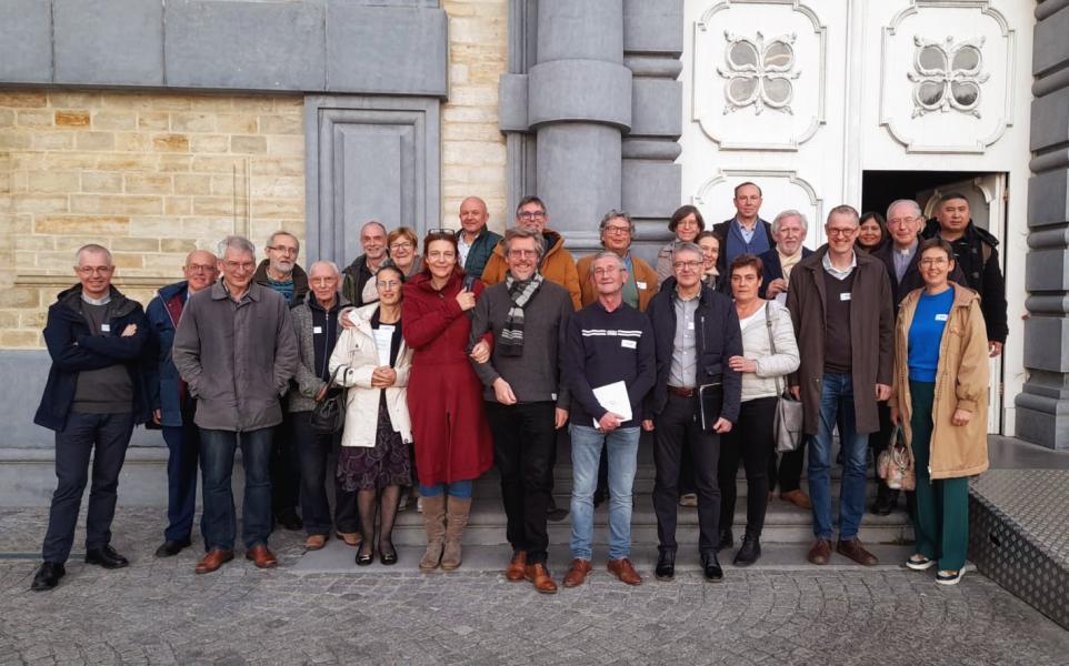 Diakenkoppels met priester Tim Peeters en mgr. Koen Vanhoutte 