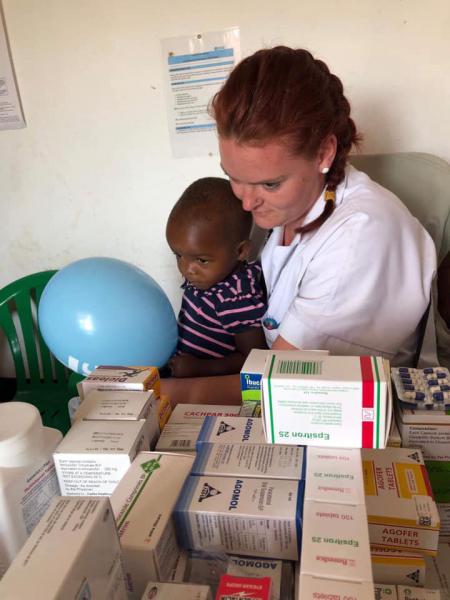 In het dipensarium krijgt ieder zijn medicatie gratis. © The Uganda nurses 2019