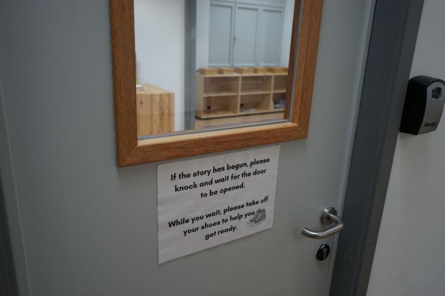 Door sign in the Godly Play room (Holy Trinity Church Brussels) © Holy Trinity Church Brussels