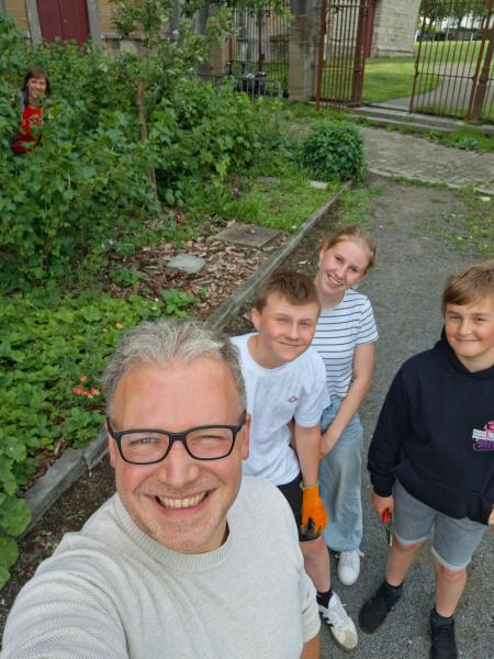Ecokerk Ninove vergroent - mei 2026 © Tim Van Nieuwenhove