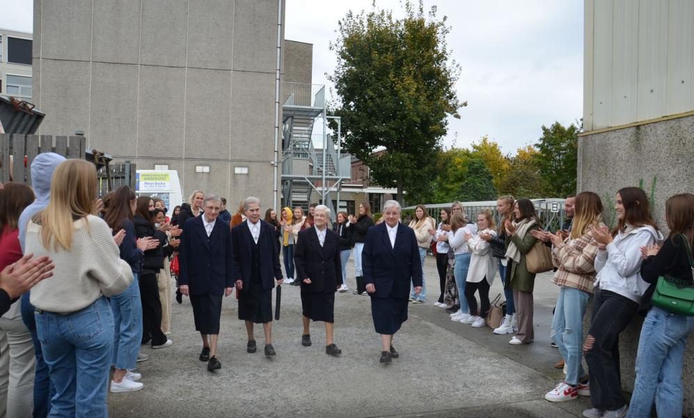 Eerbetoon voor de Zusters der HH. Harten die na 185 jaar verhuizen © Claudia Van den Houte