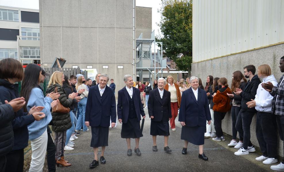 Eerbetoon voor de Zusters der HH. Harten die na 185 jaar verhuizen © Claudia Van den Houte