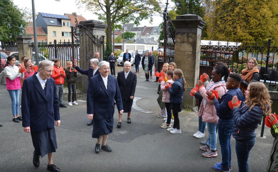 Eerbetoon voor de Zusters der HH. Harten die na 185 jaar verhuizen © Claudia Van den Houte
