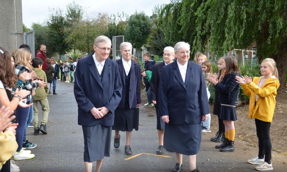 Eerbetoon voor de Zusters der HH. Harten die na 185 jaar verhuizen © Claudia Van den Houte