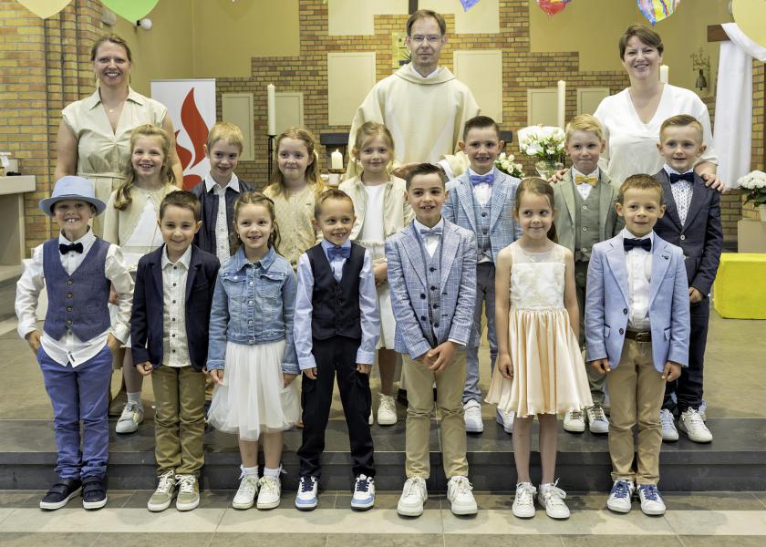 Eerste Communie van de kinderen van Sint-Jan 