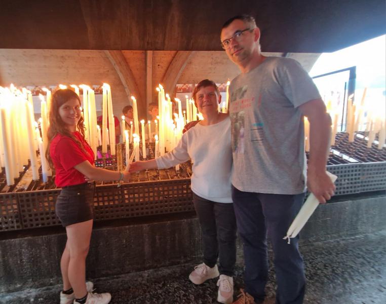 In Lourdes samen met haar man Koen en dochter Emmy. 
