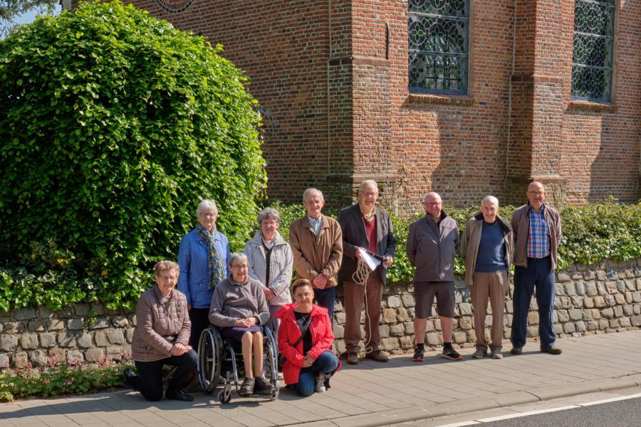 Blije gezichten omdat onze Zandkapel tot eind september een plaats van gebed is. © Onze-Lieve-Vrouw Lichtaart