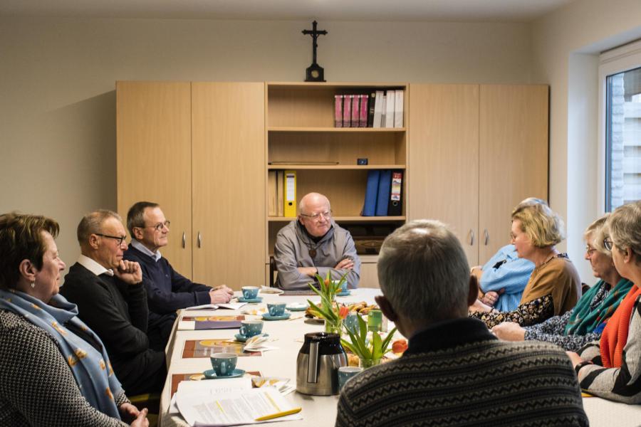 Bisschop Lode in gesprek met de parochieploeg © MVC-FM