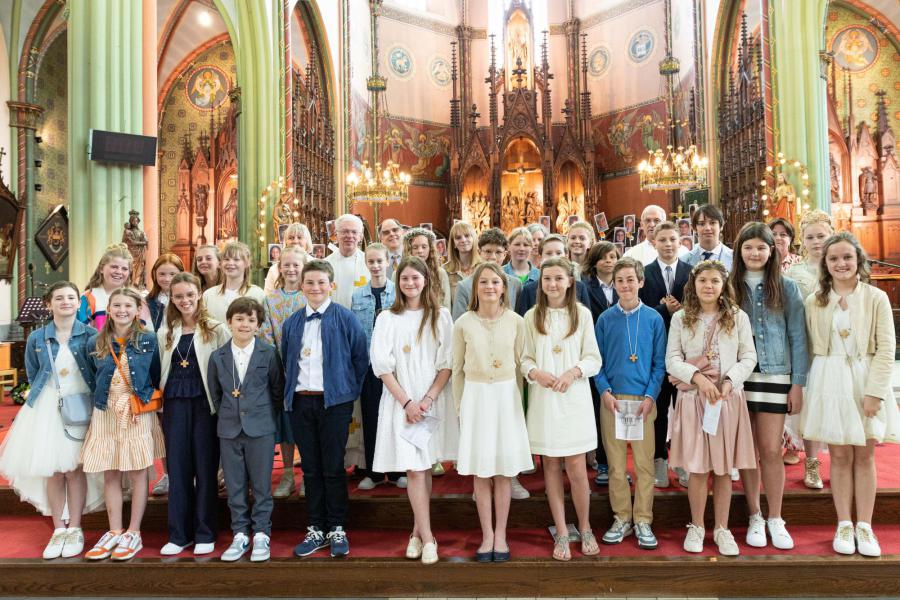 Vormselgroep 2  St.-Eligiuskerk Kruishoutem © F.M.