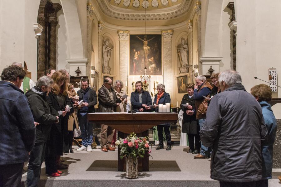 Om 18.00u. ging de bisschop voor in de zondagsviering in de St.-Bavokerk van Zingem © MVC
