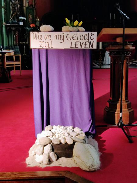 5de vastenzondag in St.-Eligiuskerk Kruishoutem © M.R.