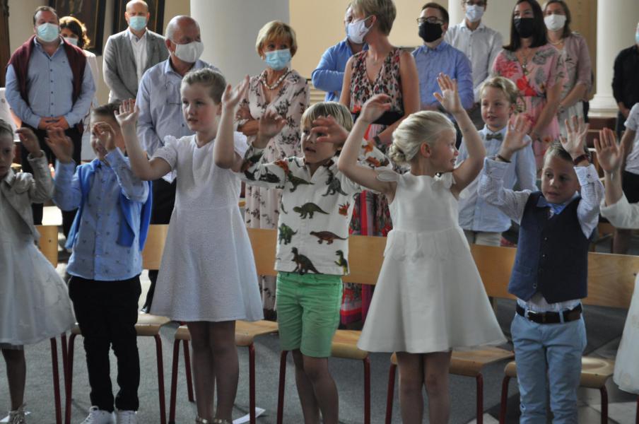 Eerste communie in O.-L.-Vrouw Geboortekerk Wortegem  