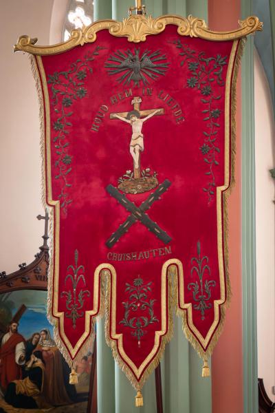 Vaandel van de Confrérie van het Heilig Kruis. (ca. 1880) © M.R.