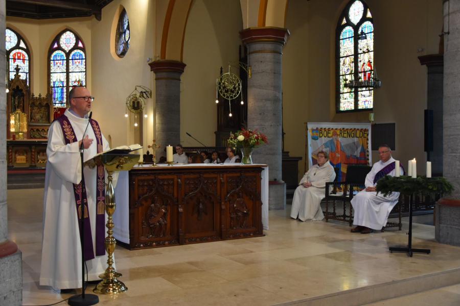 Waardige afscheidsviering voor pastoor-moderator Edouard Vanmaele 