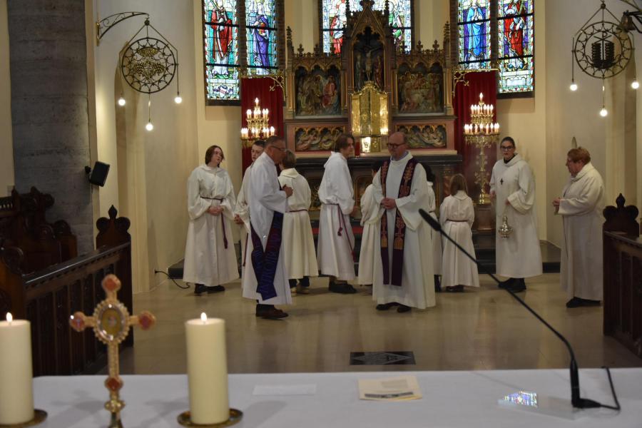 Waardige afscheidsviering voor pastoor-moderator Edouard Vanmaele 
