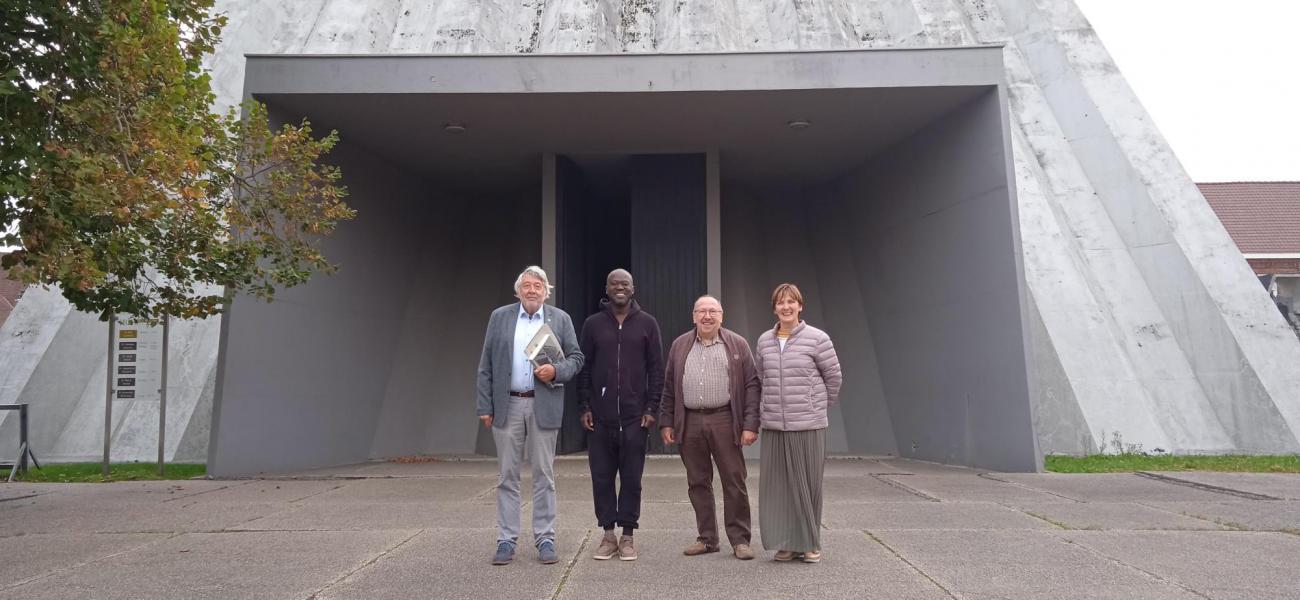 Onlangs kregen we het bezoek van Sir David Adjaye, een Ghanees-Engelse architect met kantoren in Londen en New York.  Hij was 3 dagen in Belgie en wou vooral Sint-Ritakerk bezoeken.  © Jimmy Soetaert
