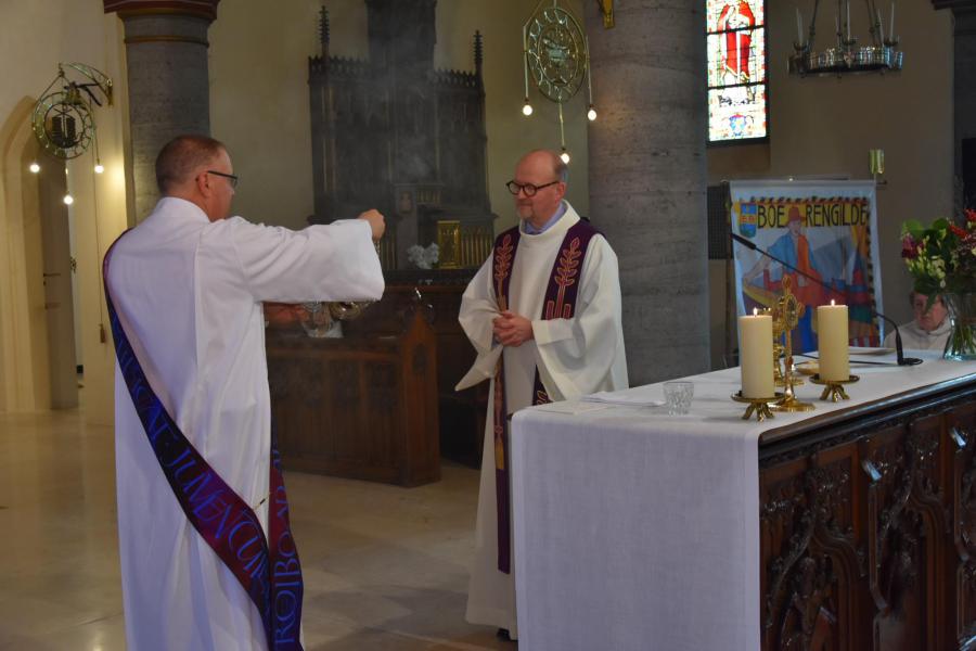 Waardige afscheidsviering voor pastoor-moderator Edouard Vanmaele 