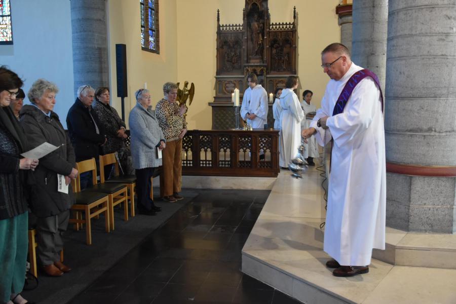 Waardige afscheidsviering voor pastoor-moderator Edouard Vanmaele 