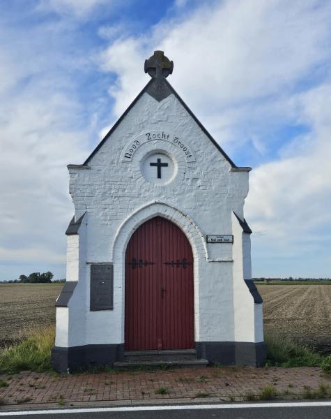 De kapel 'Nood zoekt troost' werd 100 jaar geleden  na WOI heropgebouwd © Jo Broucke