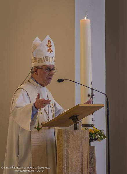 Abt Leo Van Schaverbeeck ging de bedevaart voor. Hij doet dit sedert 1994, als ere-burger van Koskijde is hij  25 jaar te gast in onze gemeente. © Linda Renette - Lambert J. Derenette