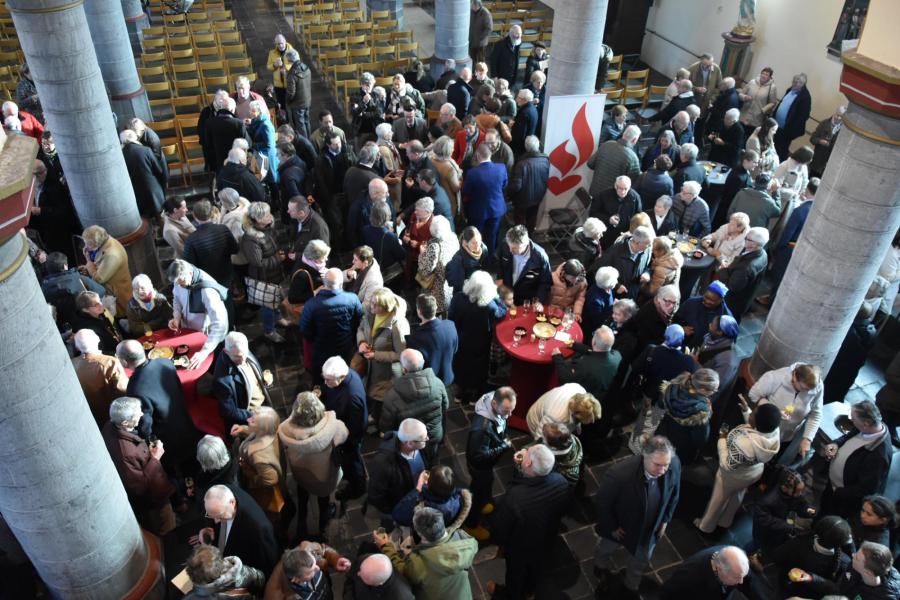 Waardige afscheidsviering voor pastoor-moderator Edouard Vanmaele 