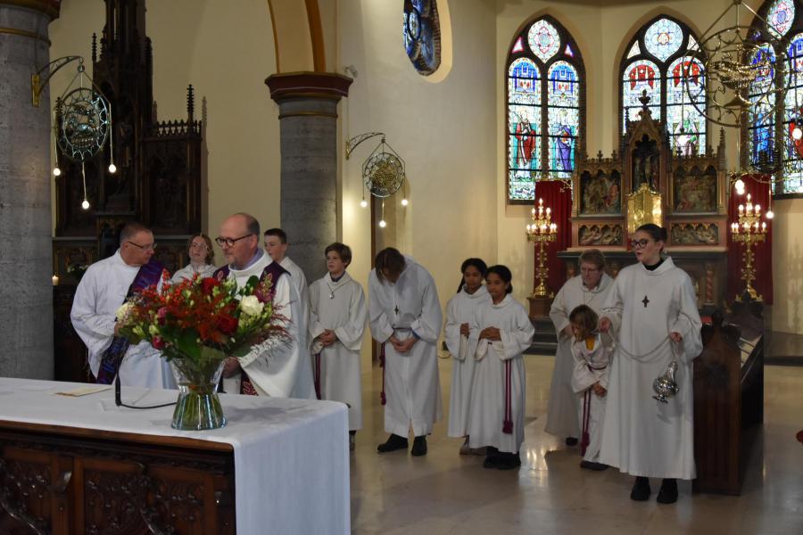 Waardige afscheidsviering voor pastoor-moderator Edouard Vanmaele 
