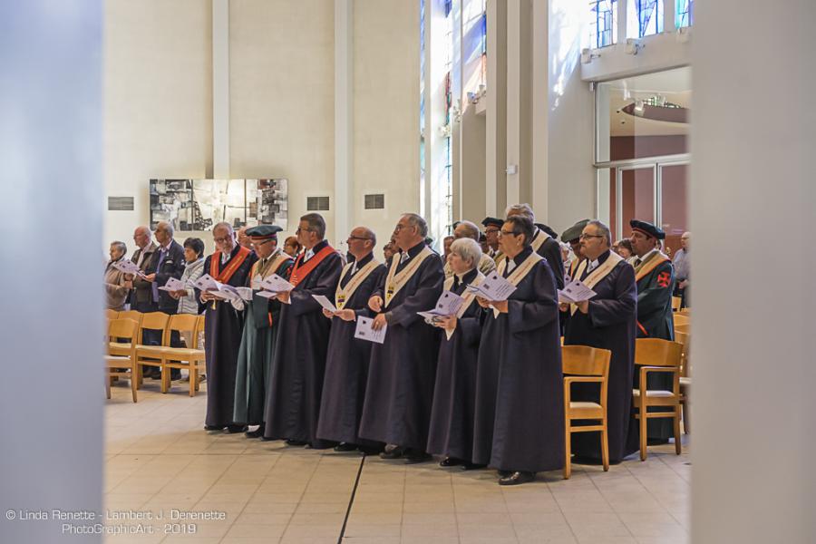 Ook de leden van de Confrérie van OLV Ter Potterie tekenden present. © Linda Renette - Lambert J. Derenette