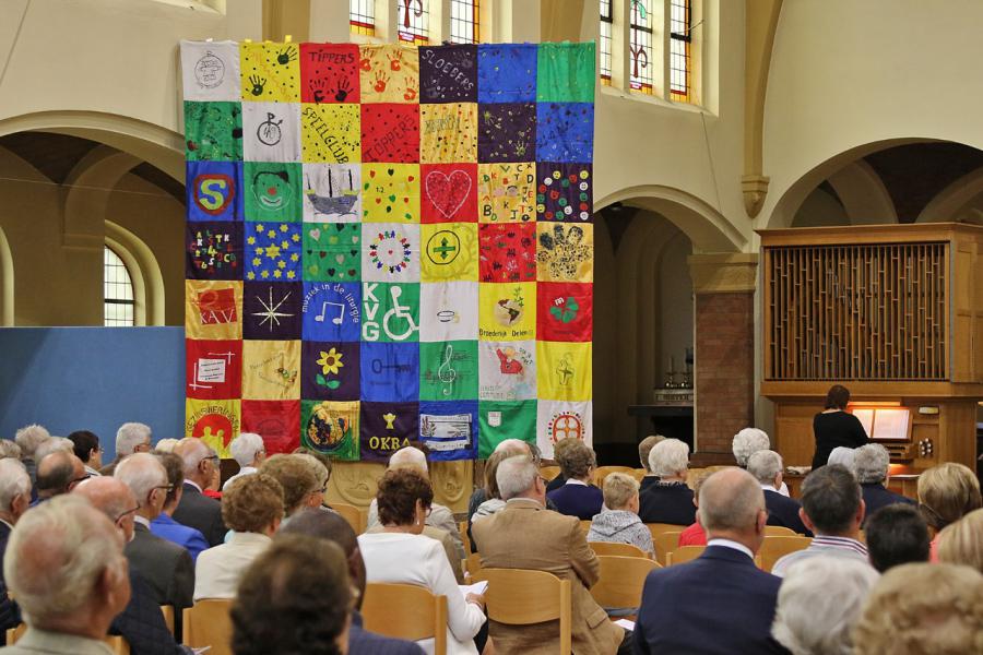 Hier een zicht vanuit de kerk.