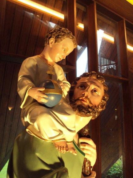 Beeld van Sint-Kristoffel in de Sint-Pieterskerk 