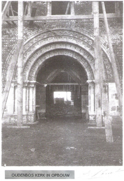 Kerk St.-Paulus Oudenbos - de kerk in opbouw omstreeks 1925 